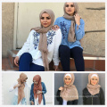 Mode 2017 haute qualité 75 couleurs chaude article couleur unie wholsale musulman froissé écharpe bulle hijab